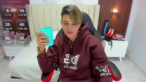 Snapshot of karolandluna chatting on February 14, 2:39 am Karol and Luna online show from February 14, 2:39 am