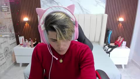 Snapshot of karolandluna chatting on February 15, 2:37 am Karol and Luna online show from February 15, 2:37 am