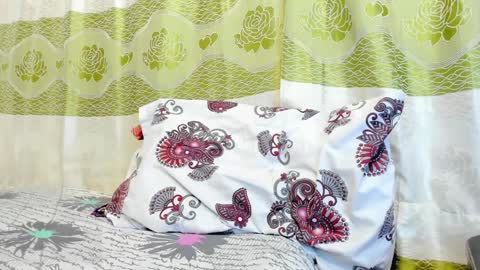 Snapshot of karoli_sanz chatting on December 11, 3:35 am Karolinstagram.karoli sanz online show from December 11, 3:35 am