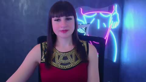 Snapshot of karolina_mia chatting on December 5, 9:33 am Caroline online show from December 5, 9:33 am