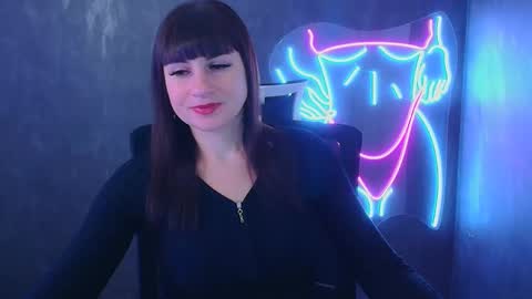 Snapshot of karolina_mia chatting on December 6, 6:09 am Caroline online show from December 6, 6:09 am