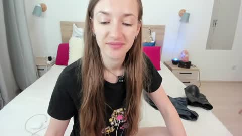kate_redgar online show from June 24, 4:36 pm