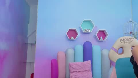 Kate Skinny  online show from December 15, 11:50 am