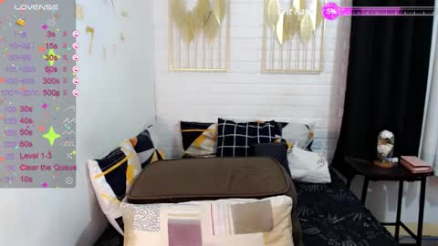 Snapshot of katethefairygodbarbie chatting on February 12, 3:05 pm online show from February 12, 3:05 pm