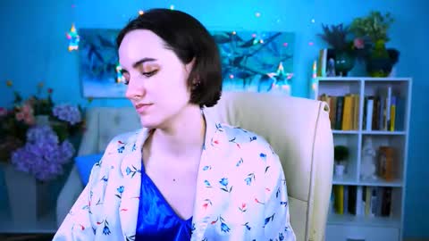 katewillows online show from February 12, 9:13 am