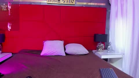   online show from November 22, 12:03 pm