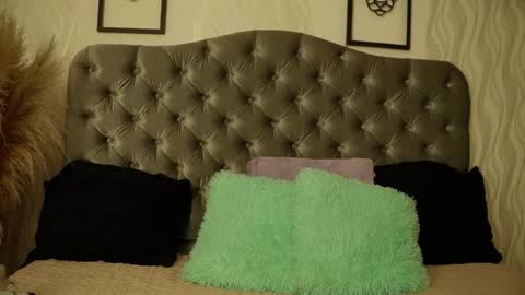 kathh_latorre online show from March 18, 2:12 pm