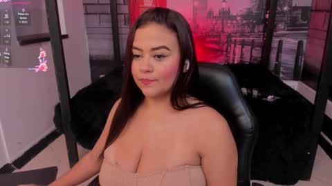 Snapshot of katia_bigboobs11 chatting on October 7, 9:49 am Katia online show from October 7, 9:49 am