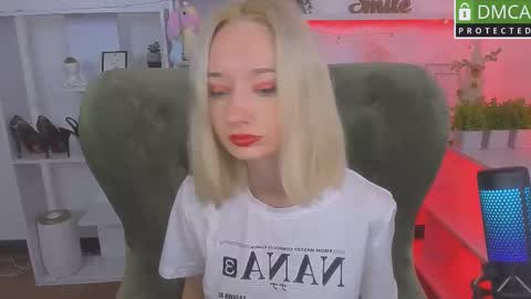 Snapshot of katia_kim chatting on October 10, 6:19 am Katia online show from October 10, 6:19 am