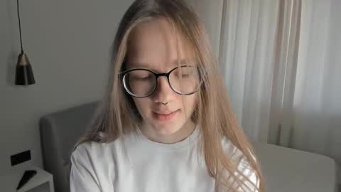 Snapshot of katinatonge chatting on October 17, 9:13 am Scarlett online show from October 17, 9:13 am