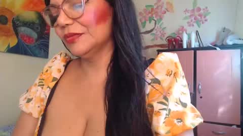 Snapshot of katiusca_horny2 chatting on October 18, 2:21 pm katiusca_horny2 online show from October 18, 2:21 pm