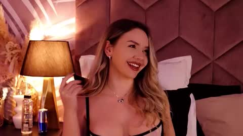 Snapshot of katjolie chatting on October 13, 8:00 pm KatJolie online show from October 13, 8:00 pm