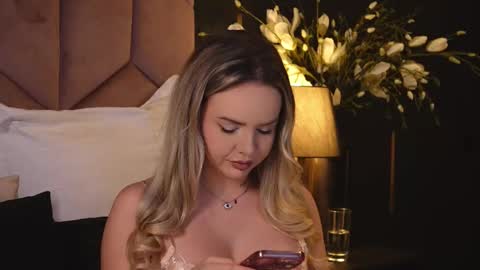 Snapshot of katjolie chatting on February 25, 9:15 pm KatJolie online show from February 25, 9:15 pm