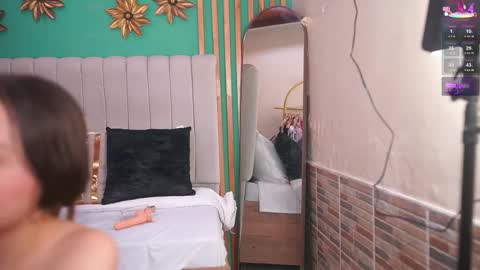 Snapshot of katlyn_martins chatting on September 24, 10:16 pm K A T L Y N online show from September 24, 10:16 pm