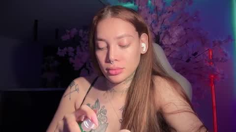 Snapshot of katy_monrroy chatting on February 27, 2:14 am Emily online show from February 27, 2:14 am