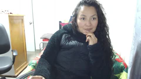  Khawit  online show from April 5, 10:29 pm