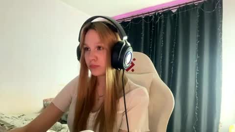 Amia online show from April 18, 7:07 pm