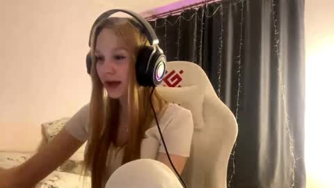 Amia online show from April 12, 5:39 pm