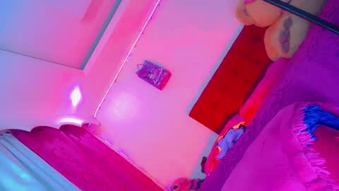 kayla_sexx online show from April 4, 11:12 pm