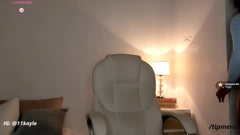 INSTAGRAM AND TW 11kayle online show from October 8, 1:24 am