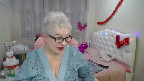 Snapshot of kaylesmoll chatting on March 12, 11:33 pm kaylesmoll online show from March 12, 11:33 pm