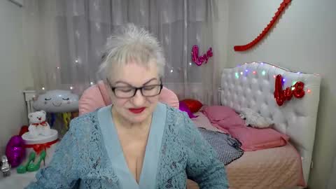 Snapshot of kaylesmoll chatting on February 18, 8:03 pm kaylesmoll online show from February 18, 8:03 pm