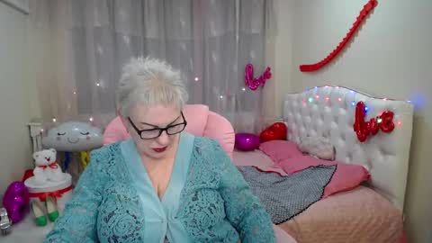 Snapshot of kaylesmoll chatting on February 27, 4:57 am kaylesmoll online show from February 27, 4:57 am