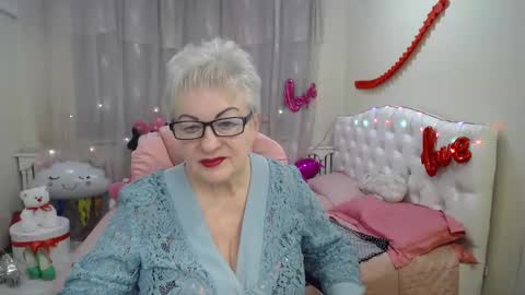 Snapshot of kaylesmoll chatting on March 12, 8:20 pm kaylesmoll online show from March 12, 8:20 pm