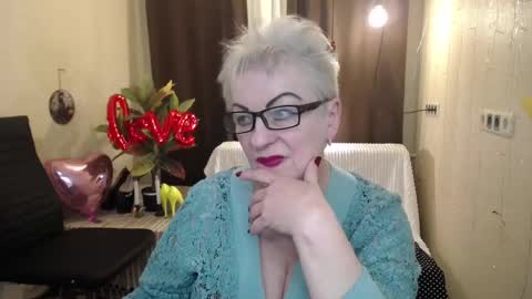 Snapshot of kaylesmoll chatting on February 16, 2:53 am kaylesmoll online show from February 16, 2:53 am