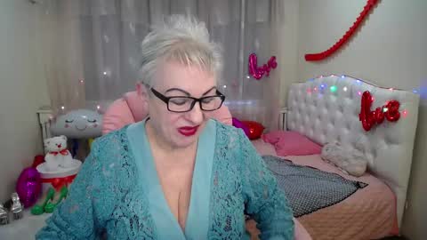 Snapshot of kaylesmoll chatting on February 20, 5:55 am kaylesmoll online show from February 20, 5:55 am