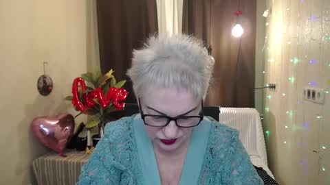 Snapshot of kaylesmoll chatting on February 15, 11:47 pm kaylesmoll online show from February 15, 11:47 pm