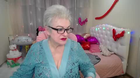 Snapshot of kaylesmoll chatting on February 6, 5:25 am kaylesmoll online show from February 6, 5:25 am