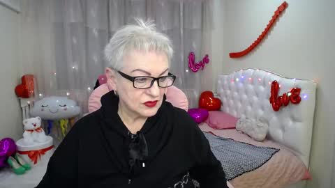 Snapshot of kaylesmoll chatting on February 12, 2:14 am kaylesmoll online show from February 12, 2:14 am