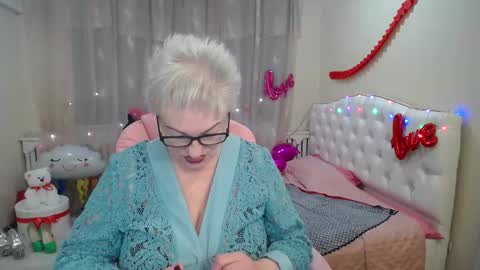 Snapshot of kaylesmoll chatting on March 12, 5:02 am kaylesmoll online show from March 12, 5:02 am