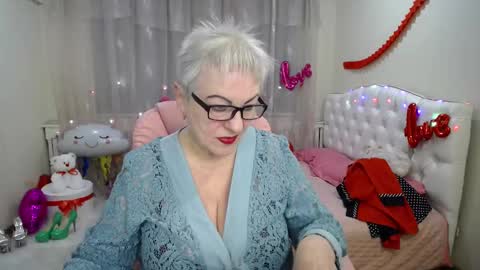 Snapshot of kaylesmoll chatting on February 19, 7:37 pm kaylesmoll online show from February 19, 7:37 pm