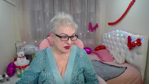 Snapshot of kaylesmoll chatting on March 5, 12:49 am kaylesmoll online show from March 5, 12:49 am
