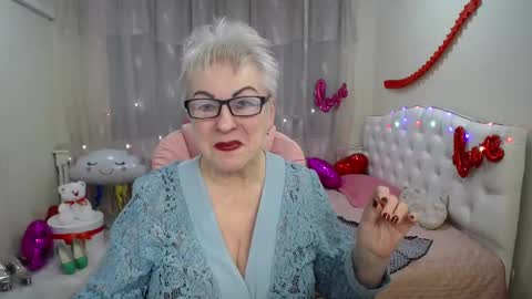 Snapshot of kaylesmoll chatting on March 1, 3:43 am kaylesmoll online show from March 1, 3:43 am