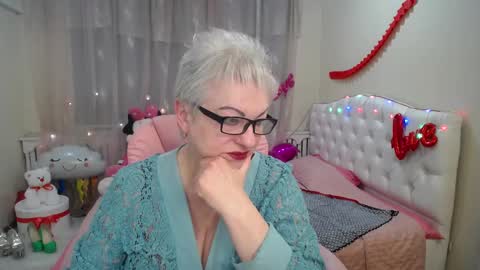 Snapshot of kaylesmoll chatting on March 12, 1:58 am kaylesmoll online show from March 12, 1:58 am