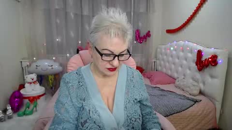 Snapshot of kaylesmoll chatting on February 19, 11:36 pm kaylesmoll online show from February 19, 11:36 pm