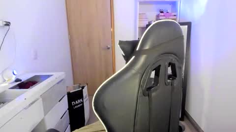 kaylie online show from April 18, 7:58 pm