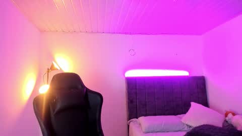 Snapshot of kayllaevans_ chatting on October 12, 4:05 am Kay online show from October 12, 4:05 am