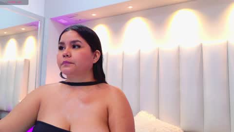 Keily Ross online show from June 18, 7:52 pm
