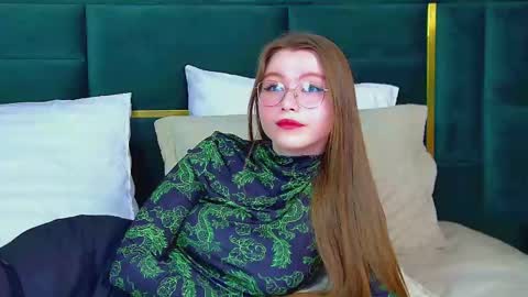 Keira online show from March 11, 6:30 pm