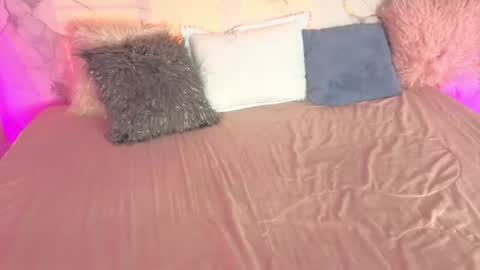 Keisy  online show from July 25, 3:32 pm