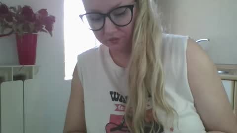 Emmie online show from April 22, 9:49 am