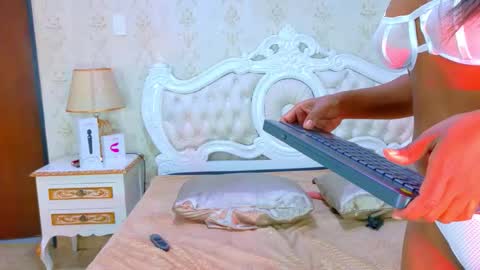 kelly_swift online show from February 4, 6:50 am