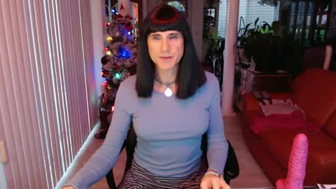 Snapshot of kellyannelynn chatting on December 14, 5:14 pm kellyanne Lynn but please call me fucktoy online show from December 14, 5:14 pm