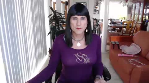 Snapshot of kellyannelynn chatting on October 11, 4:21 pm kellyanne Lynn but please call me fucktoy online show from October 11, 4:21 pm