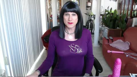Snapshot of kellyannelynn chatting on January 25, 8:21 pm kellyanne Lynn but please call me fucktoy online show from January 25, 8:21 pm