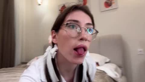 Snapshot of kellyberry__ chatting on September 19, 11:25 am Kelly online show from September 19, 11:25 am